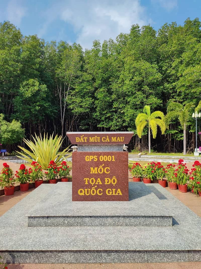 Đường đi vào Vườn Quốc Gia Mũi Cà Mau