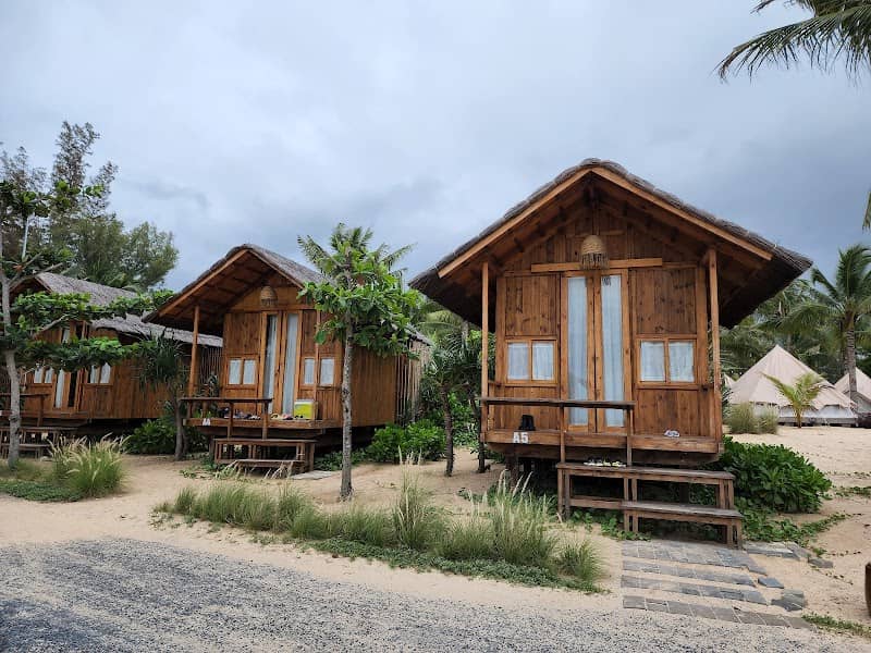 Review Hola Beach – Tất Tần Tật Kinh Nghiệm Du Lịch Chi Tiết