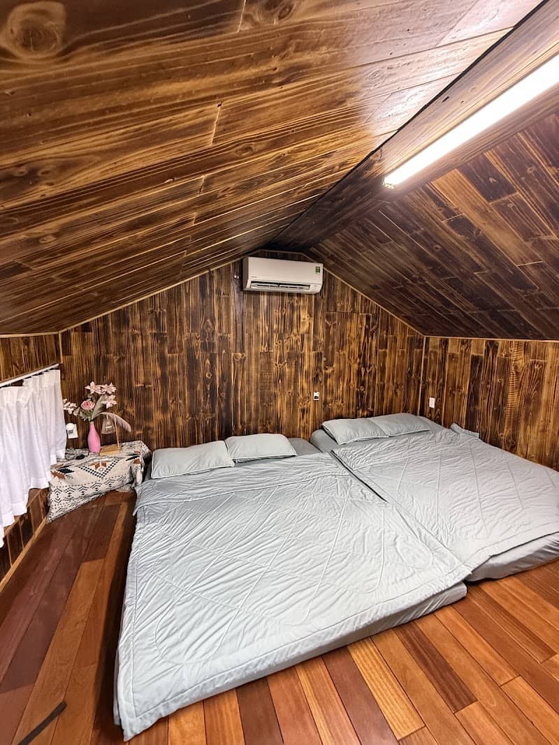 Khuôn viên NHÀ GỖ VILLA ven sông