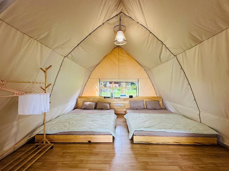 Hoạt động chèo SUP tại WOW Glamping