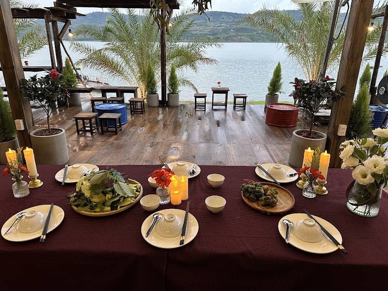 Ẩm thực tại Bến đò ông Xuân