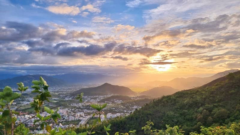 Đường leo núi có dây thừng