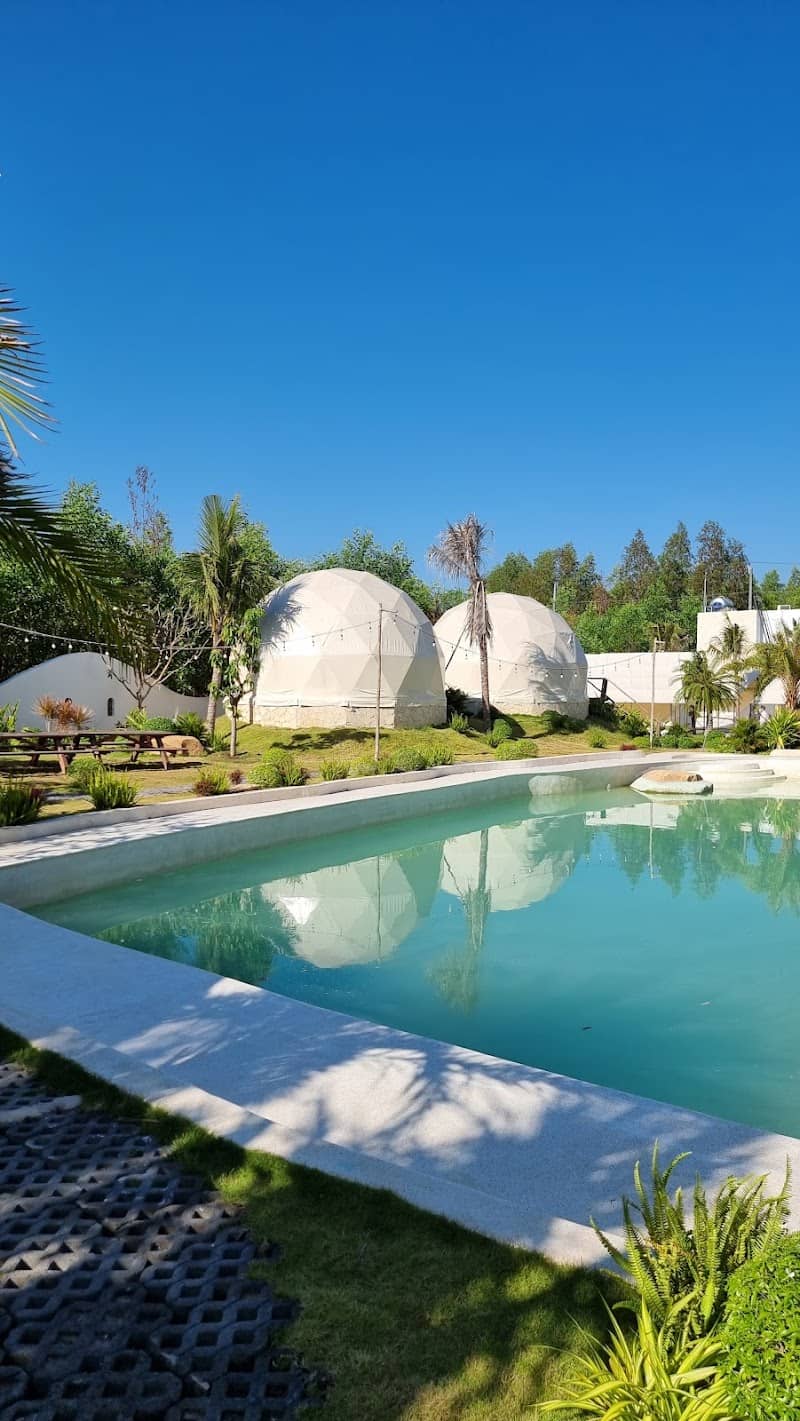 Không gian buổi tối tại The Oasis Glamping