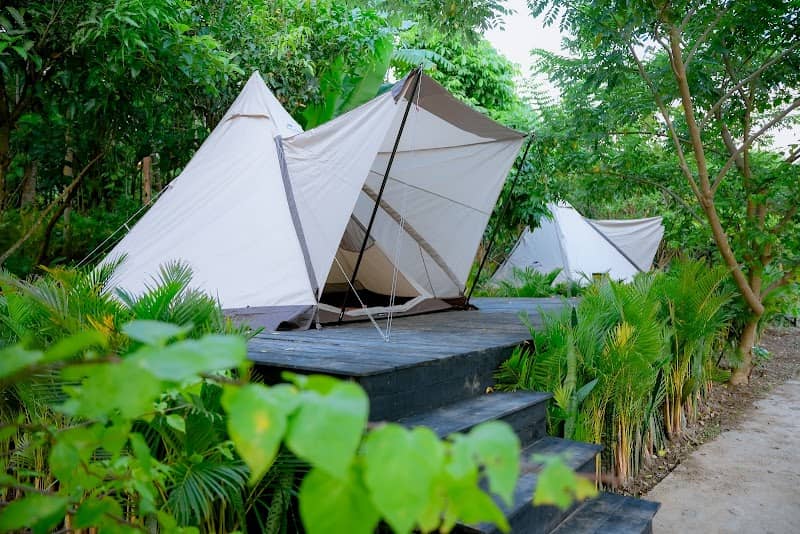Hoạt động chèo SUP tại BORO Campsite
