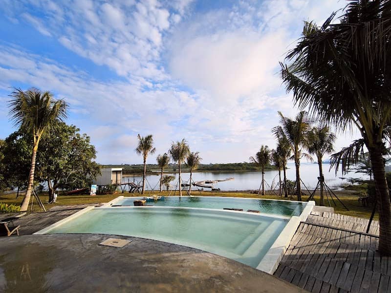 Cắm trại tại The Lake House