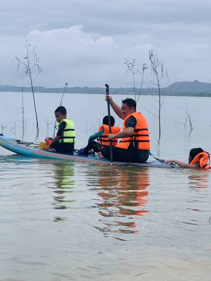 Khu vực hồ Mây Glamping
