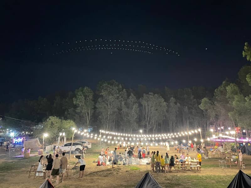 Chèo SUP tại Sunny Garden Camping