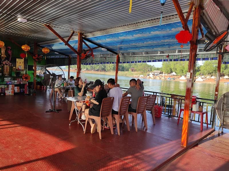 Chèo SUP tại Mã Đà Lữ Quán