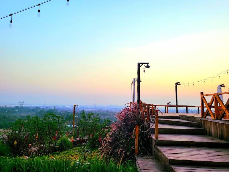 Hoạt động thư giãn bên hồ
