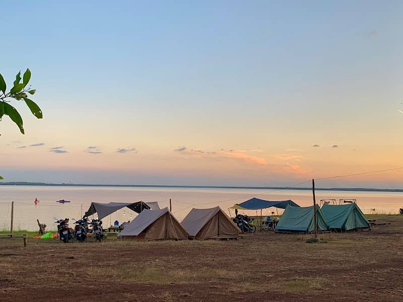 Hoạt động chèo SUP tại Mây Camping