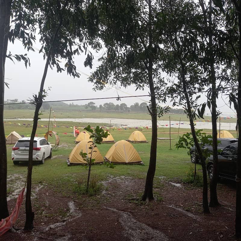 Sáu Camping
