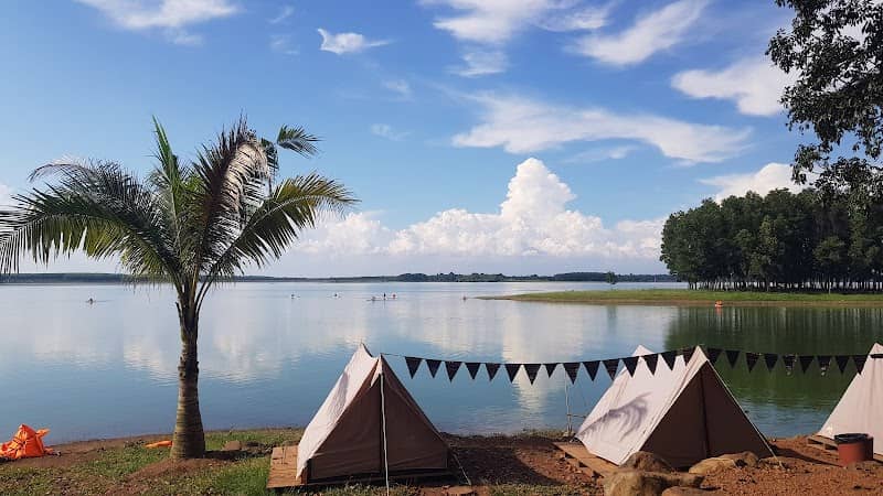 Trải nghiệm cắm trại bên hồ