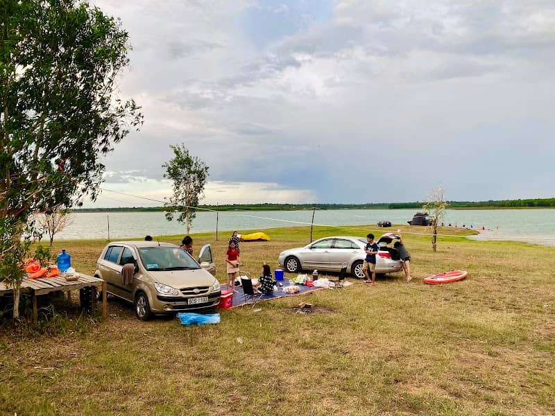 Liên hệ Holiday Camping Hồ Trị An