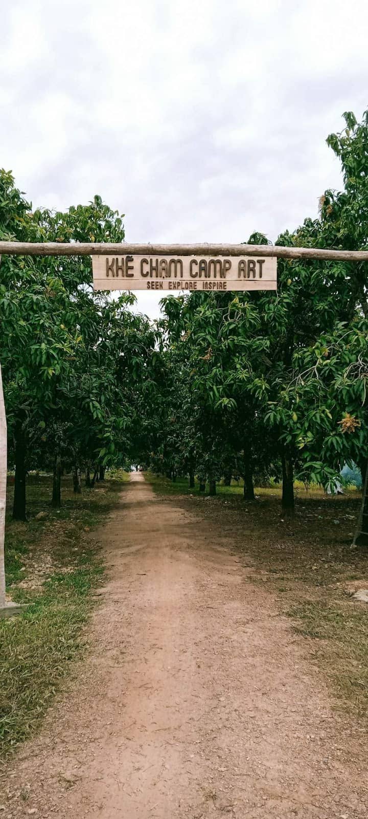 Khung cảnh hồ Trị An tại Khẽ Chạm Camp Art