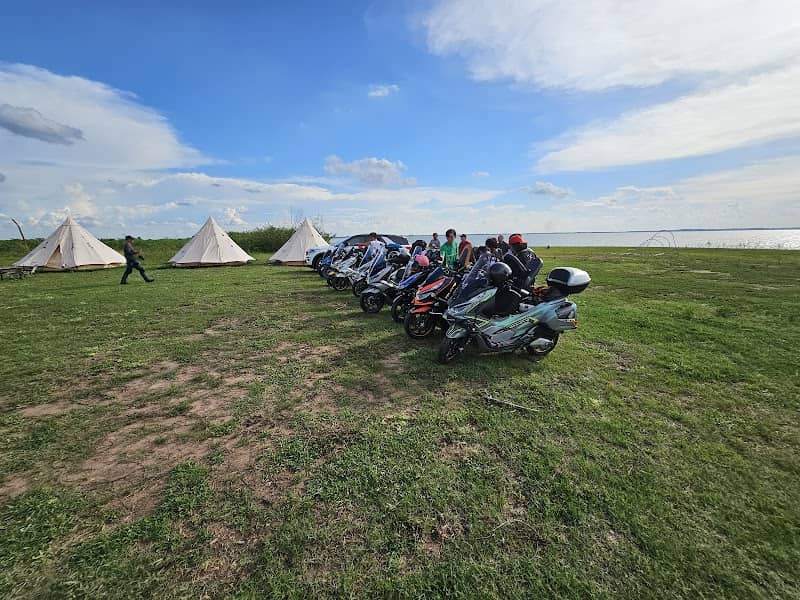 Bên trong lều Chill Camping