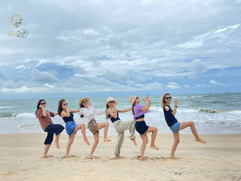 Bình minh trên biển Hồ Cốc